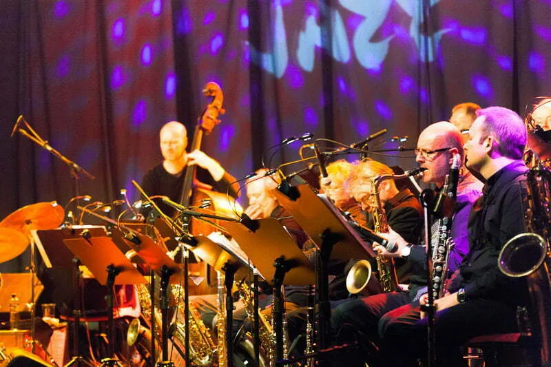 Stor stas med storbandjazz og svensk komponist