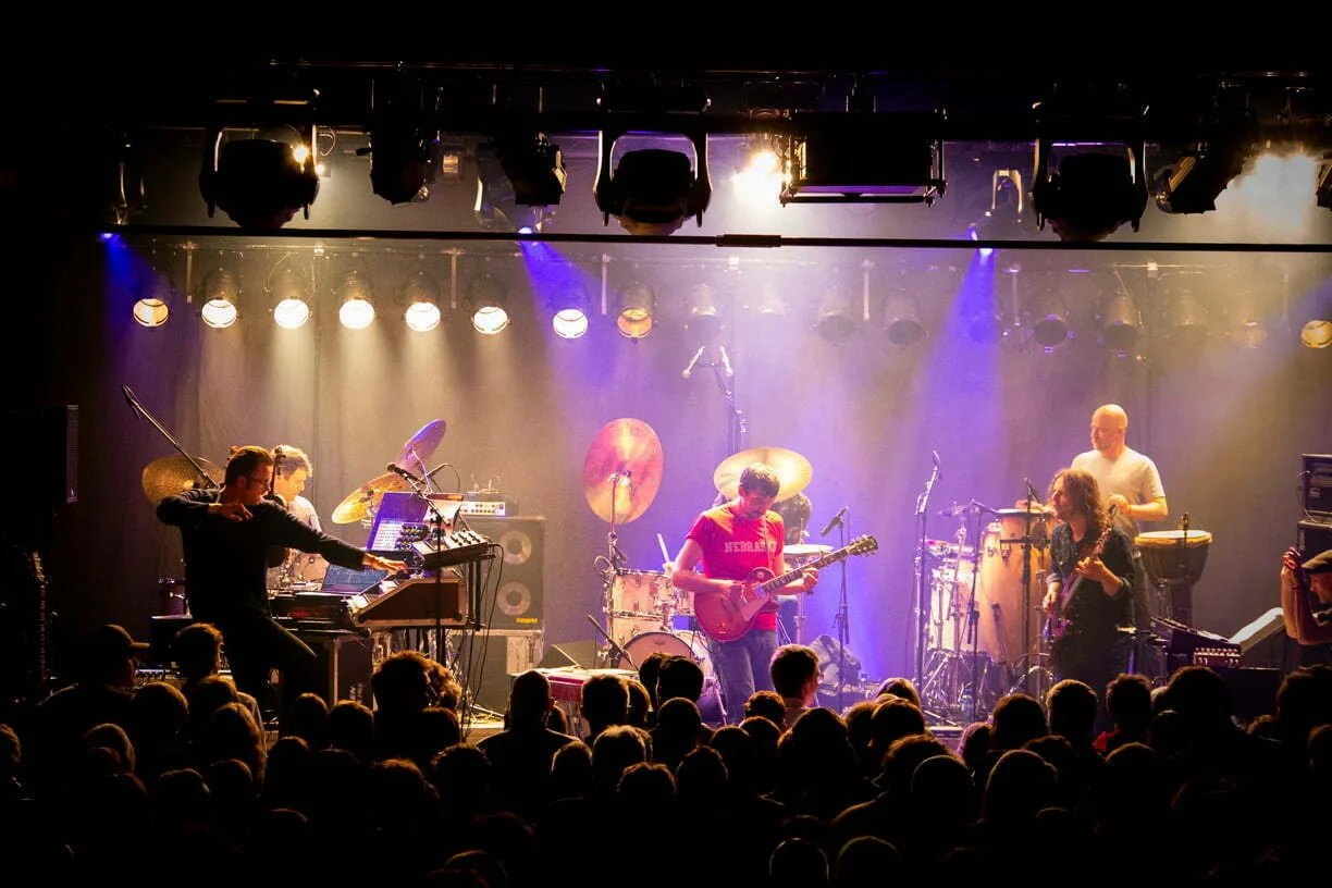 Dampmaskina mol domen til dansarar